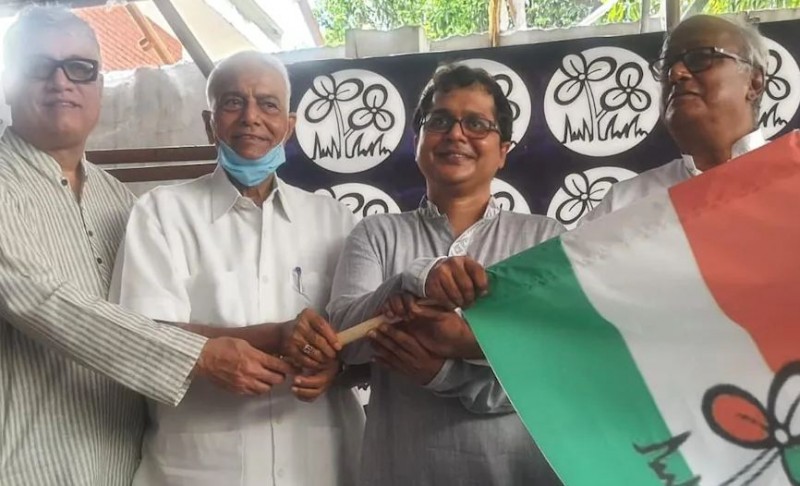 RTI Activist Saket Gokhale Joins 'Team Mamata,' gets TMC Membership