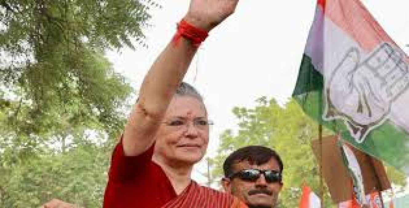 कांग्रेस नेताओं को उम्मीद, पार्टी की डूबती नैया को पार लगाएंगी सोनिया