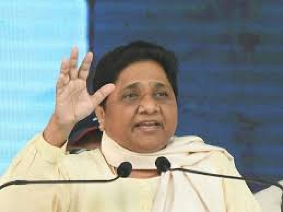 Cleanliness of old idols is being done in the inspiration center: Mayawati