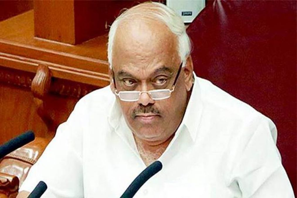 Karnataka: Disqualified rebel legislator arrives SC