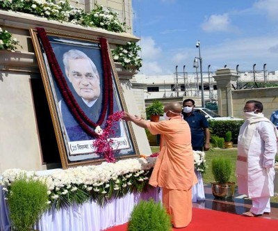 UP CM pays tribute to Atal Bihari Vajpayee
