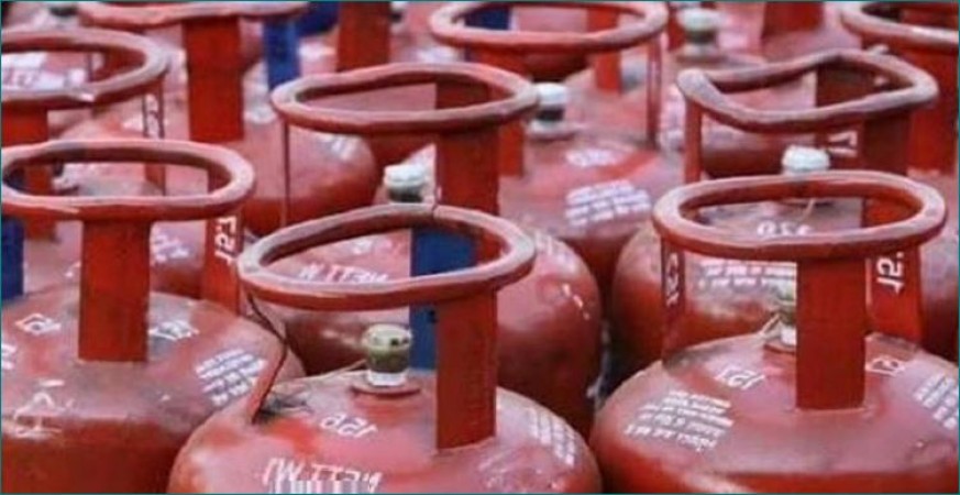 Prices of LPG cylinders rise by Rs 25 in Bhopal