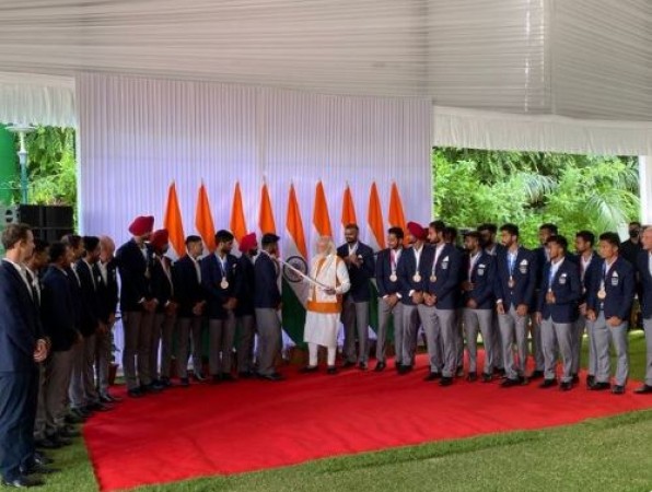 PM Modi met Indian Olympic Team like this, shared video on Twitter