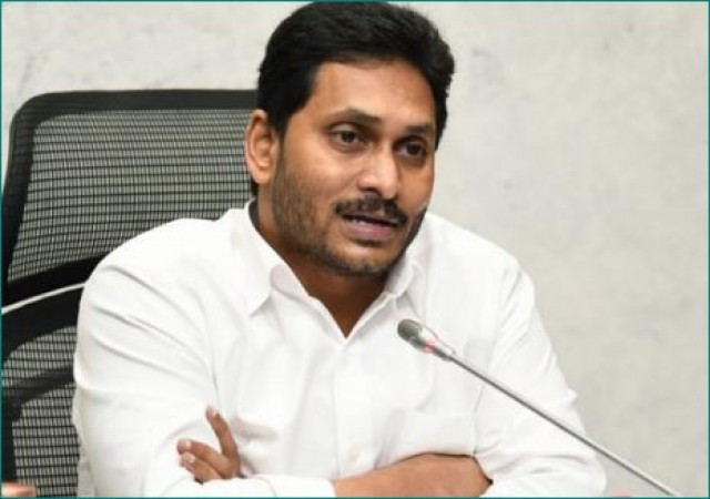 Chief Minister YS Jagan held video conference with Godavari District Magistrates regarding flood situation