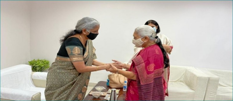'महिलाओं का भविष्य बहुत उज्ज्वल है', CM योगी की तारीफ़ करते हुए बोलीं निर्मला सीतारमण