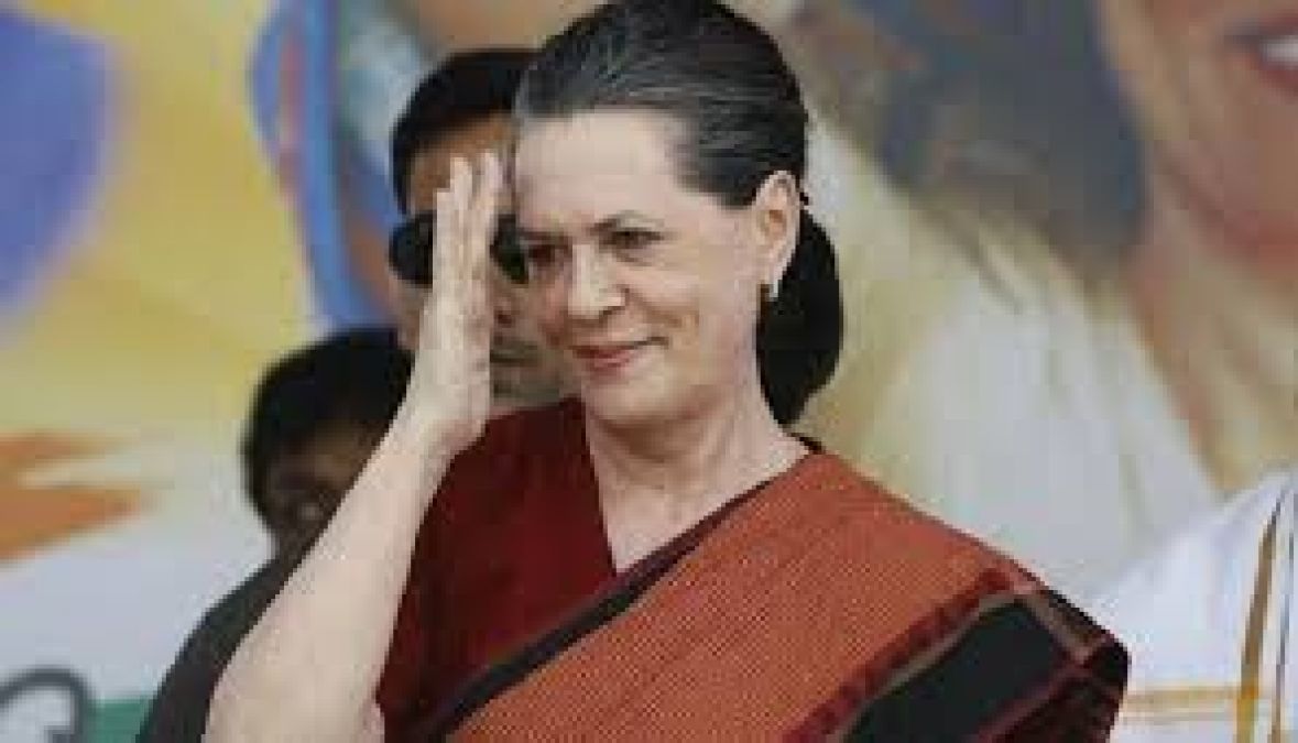 Sonia Gandhi meets Congress ruling states CM