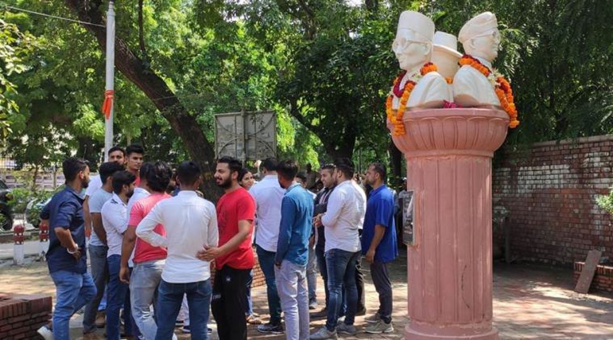 DUSU removes statue of freedom fighters Savarkar, Bose, Bhagat Singh