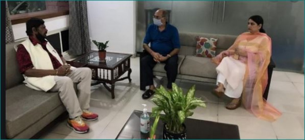 Union Minister Ramdas Athawale met Sushant's father and Sister