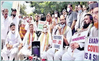 Congress staged protest to demand postponement of JEE and NEET