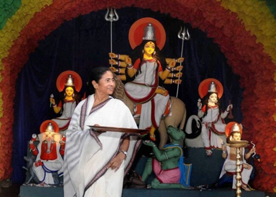 Mamata Banerjee, who will give financial assistance to Durga Pandals, says, 