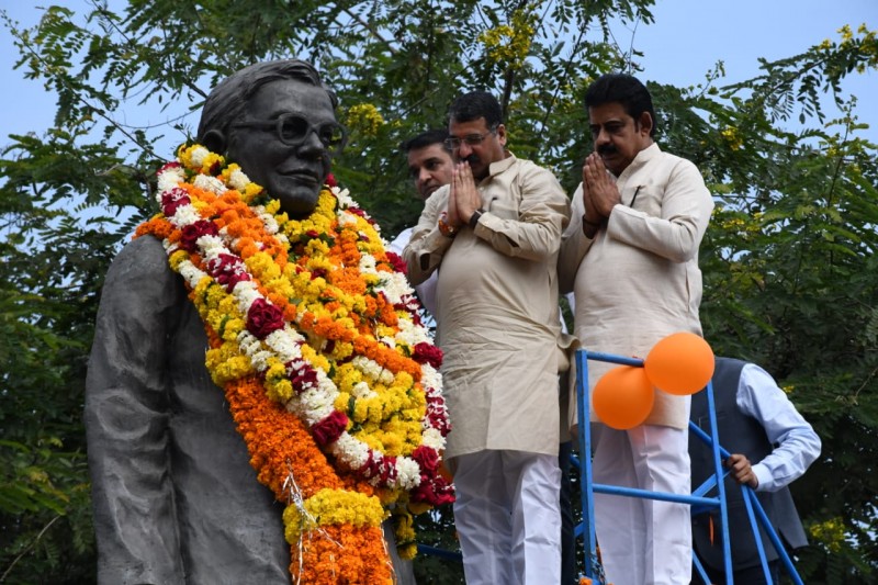 स्व. दादा निर्भयसिंह पटेल की 26 वीं पूण्यतिथि आज, भाजपा नेताओ ने किया प्रतिमा पर माल्यार्पण