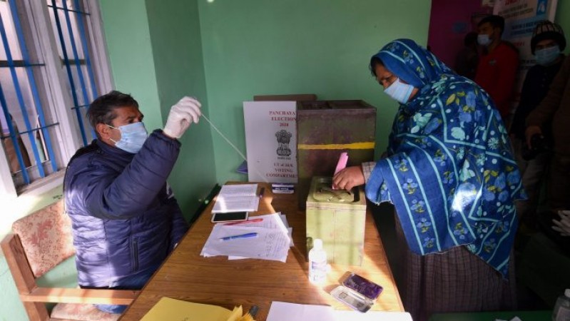 जम्मू कश्मीर DDC चुनाव: दूसरे चरण के लिए 43 सीटों पर वोटिंग शुरू, 321 उम्मीदवार आज़मा रहे किस्मत