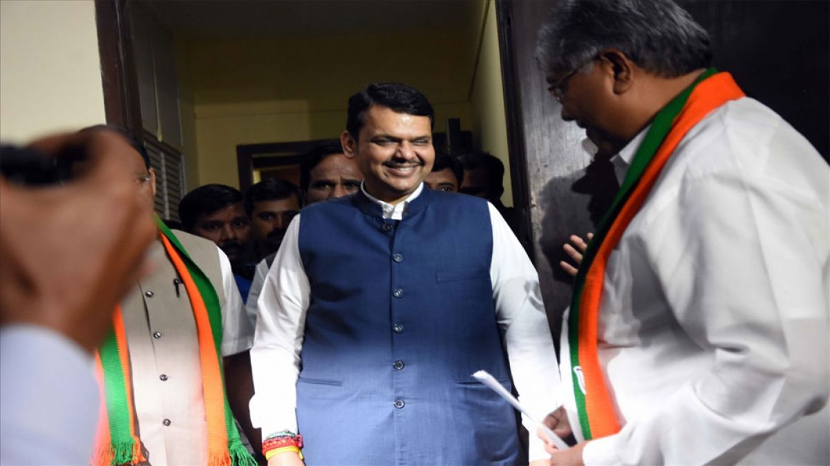 महाराष्ट्र विधानसभा में विपक्ष के नेता चुने गए देवेंद्र फडणवीस, बिना चुनाव के लिया गया फैसला
