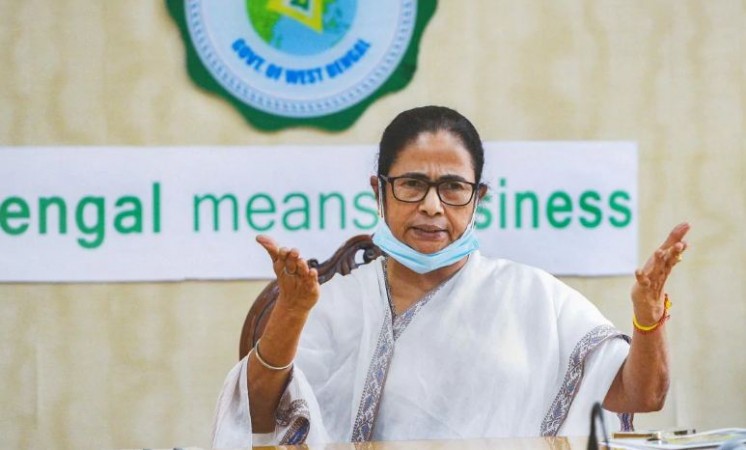 Government should immediately withdraw all three agricultural laws: Mamata Banerjee