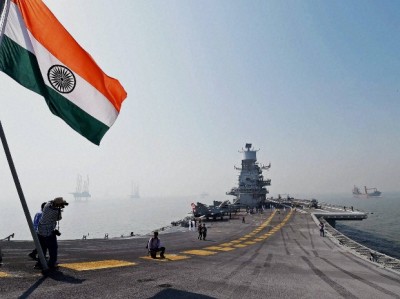 भारतीय नौसेना दिवस पर पीएम मोदी ने दी बधाई, राष्ट्रपति बोले- आप पानी पर राज करते हैं...