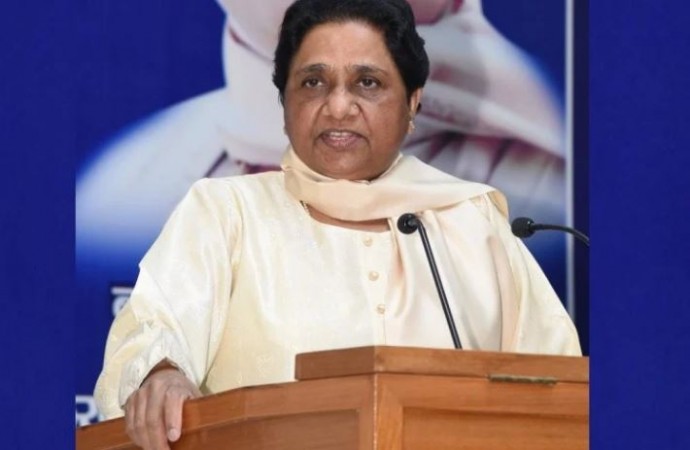 Mayawati appealed to UP government to listen applicants of teachers recruitment