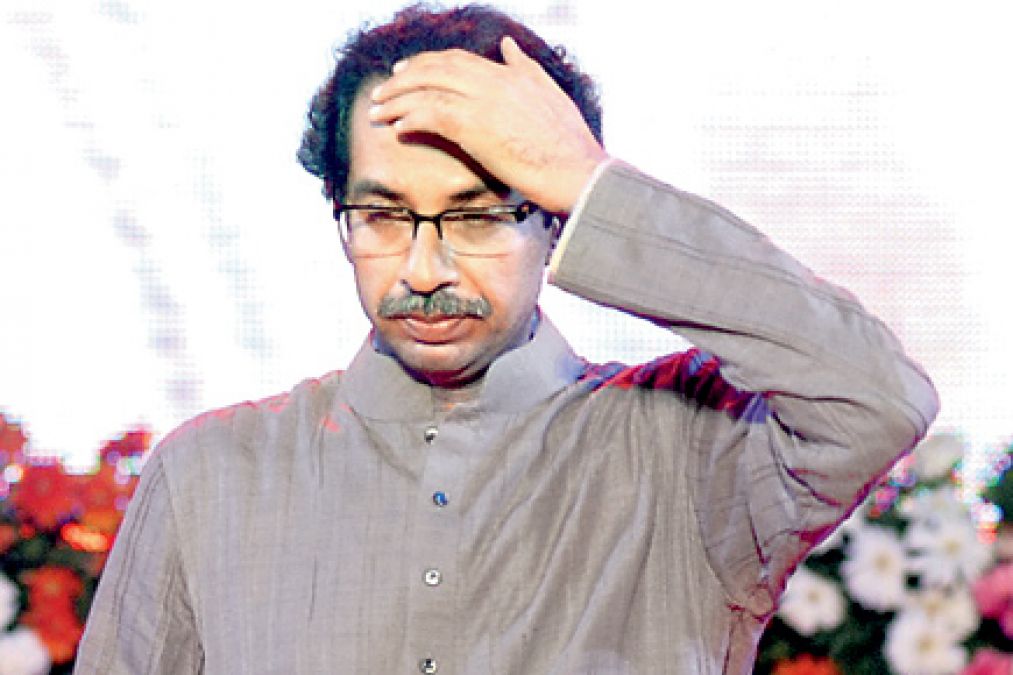 Uddhav Thackeray gets a big shock, 400 angry activists join BJP