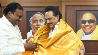 DMK में शामिल हुए तमिल नाडु के भाजपा अध्यक्ष, स्टालिन की मौजूदगी में ली सदस्यता
