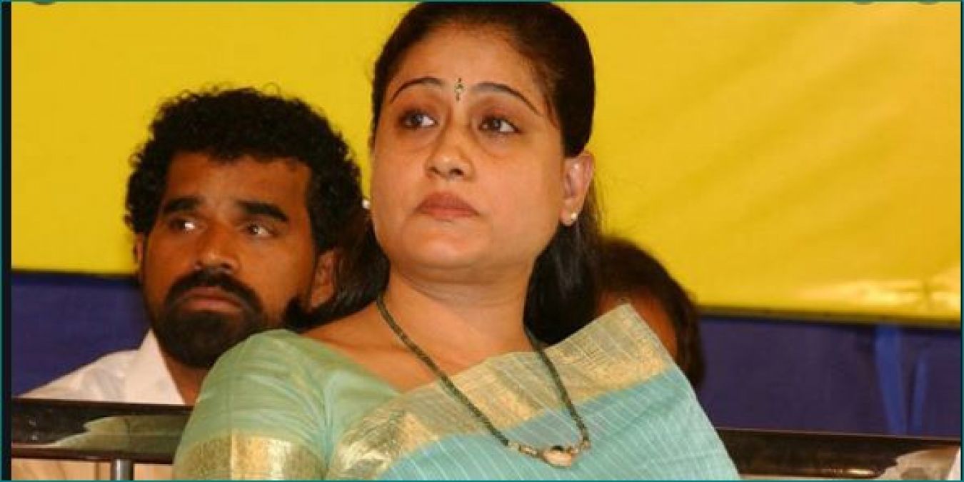 Veteran actress Vijayashanthi quits congress, to join BJP today