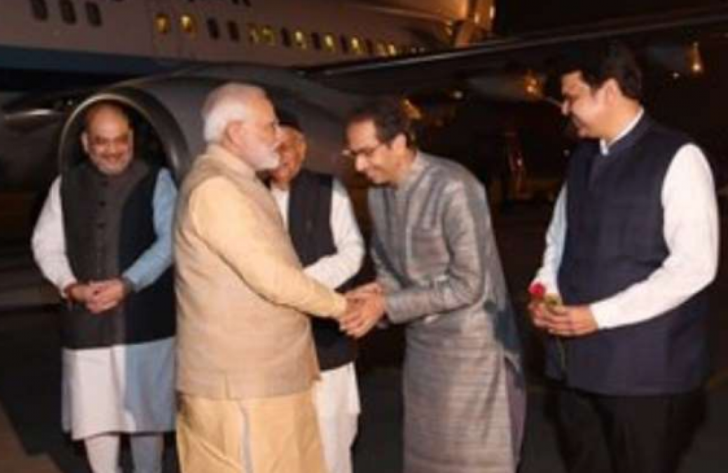 PM Modi visits Maharashtra, CM Uddhav Thackeray gives warm welcome