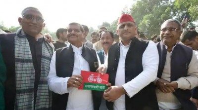 Shivpal Yadav joins Samajwadi Party after Dimple Yadav's victory