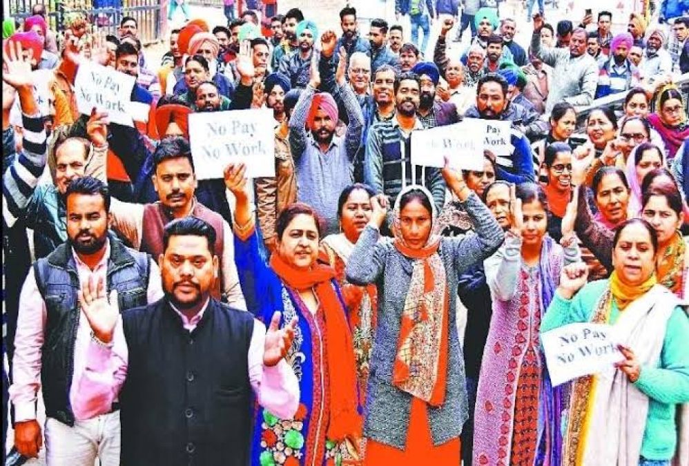 Punjab government delays salary of employees, staff holds pen-down strike