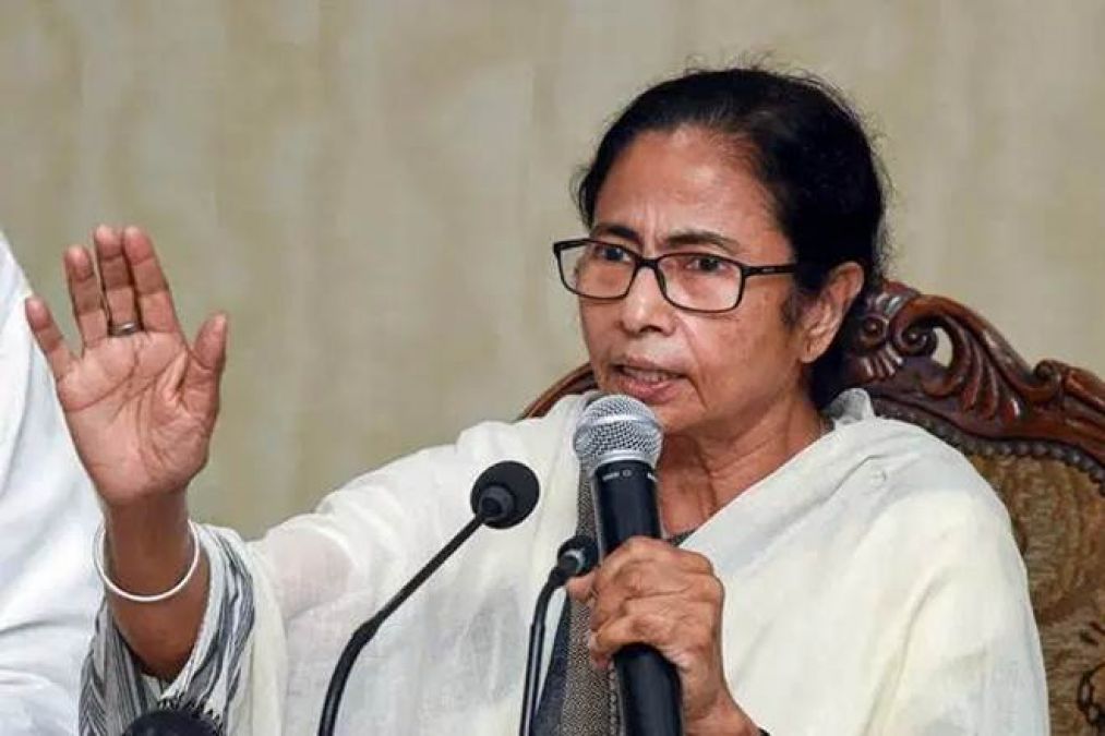 Mamata Banerjee hits U-turn on Bangladeshi infiltrators, BJP remind her 2005 speech