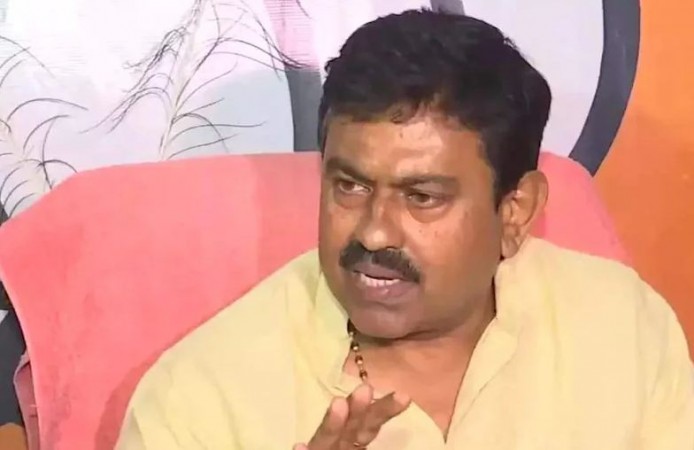 लखीमपुर हिंसा: पत्रकारों पर भड़के केंद्रीय मंत्री अजय मिश्रा टेनी..., कहा- सा##... शर्म नहीं आती, Video