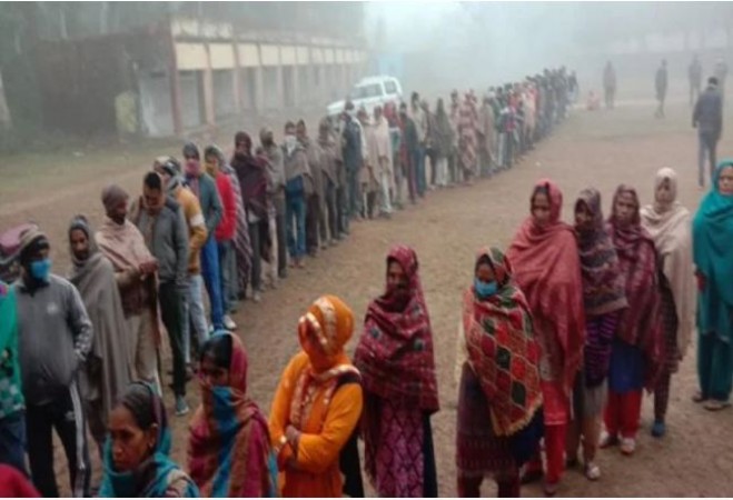 जम्मू कश्मीर DDC चुनाव: 7वें चरण की वोटिंग जारी, सुरक्षा के पुख्ता इंतज़ाम