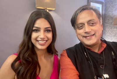 Tharoor posts selfie with Miss Universe Harnaz, Netizen reacted