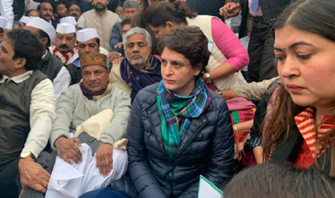 Priyanka Gandhi Vadra holds sit-in at India Gate vover Delhi Police action against Jamia Milia Islamia students