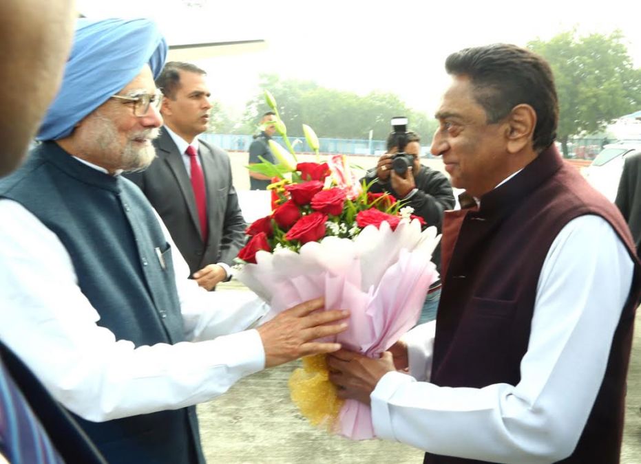 Manmohan Singh praises Kamal Nath government on completion of one year