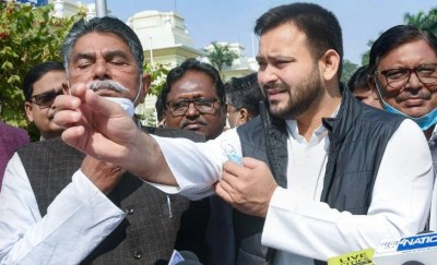 Bihar Election: Tejashwi again 'disappeared', veteran leaders engaged in search