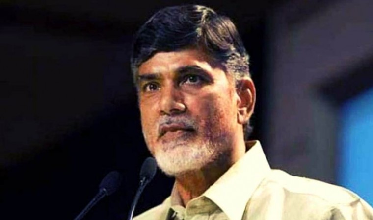 Chandrababu Naidu attacks YSR government, says, 'Even policemen are not safe in Andhra Pradesh'
