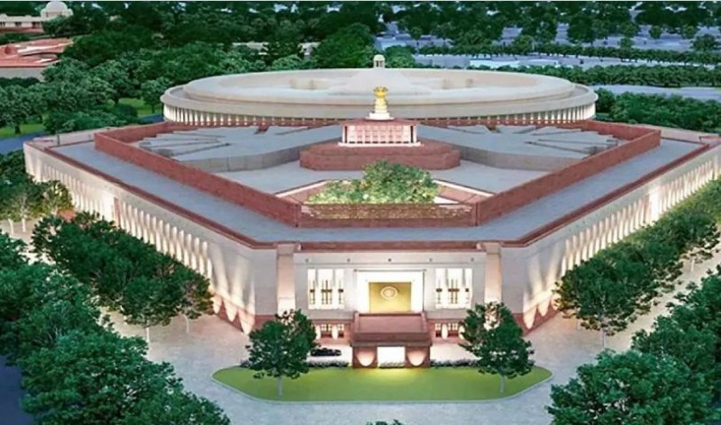 नए संसद भवन पर बयानबाज़ी तेज, दिग्विजय सिंह पर केंद्रीय मंत्री ने किया पलटवार