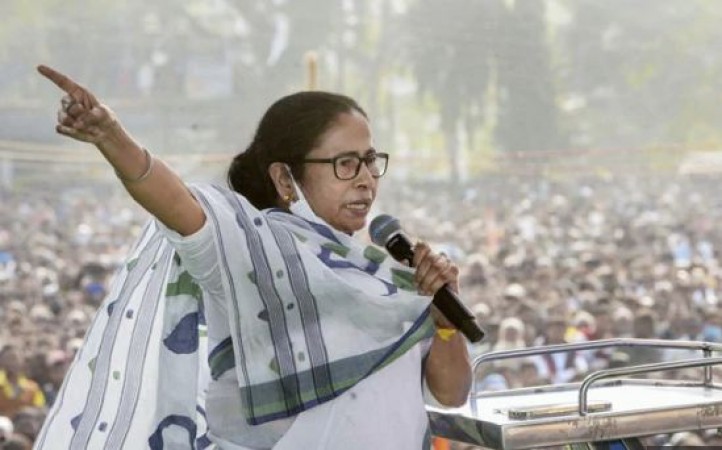 अमित शाह पर भड़कीं ममता, कहा- बंगाल की गलत तस्वीर पेश कर रहे गृह मंत्री