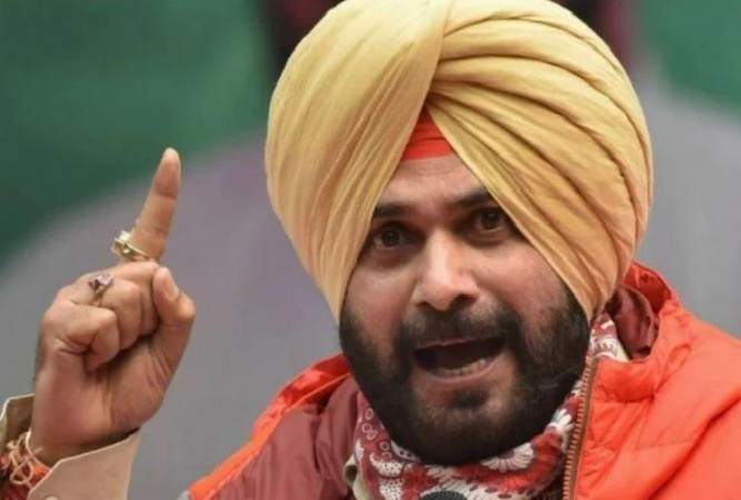 Security personnel misbehaved with women in front of Sidhu