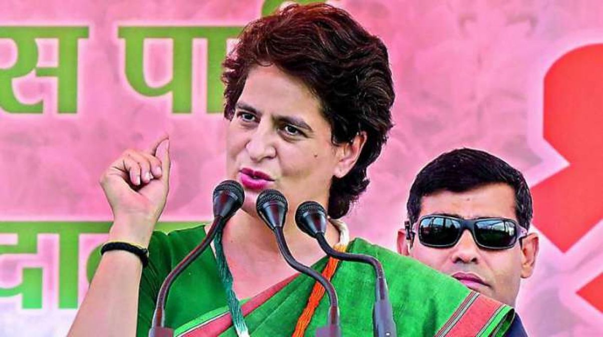Video: This person breaches Priyanka Gandhi's security at party event