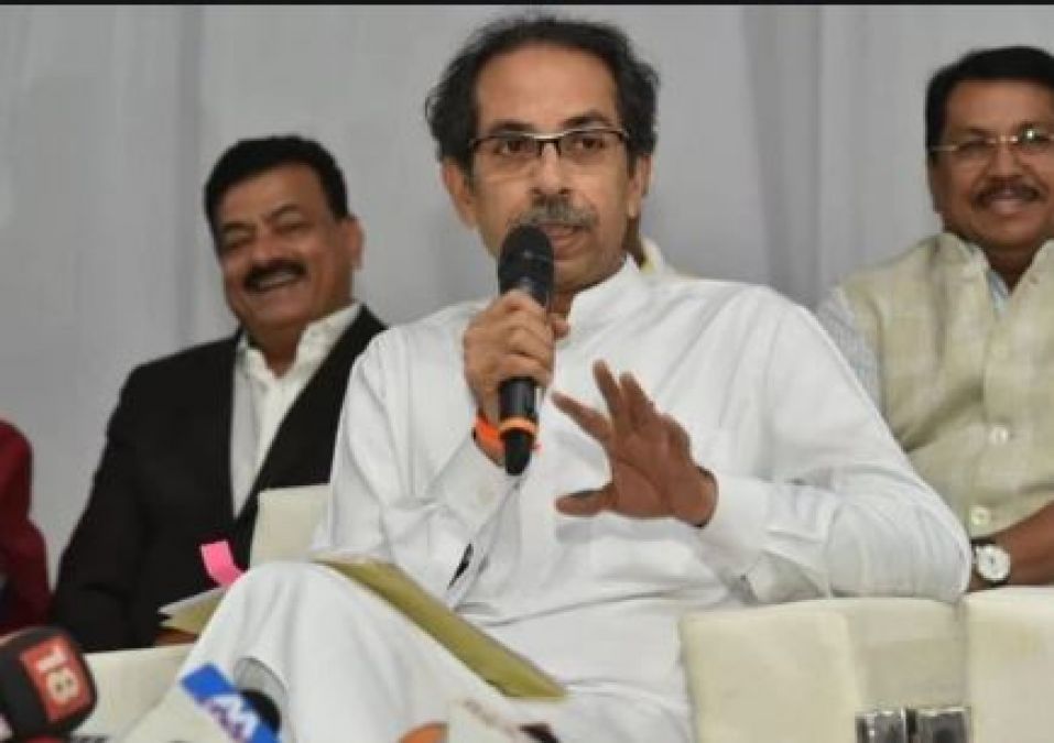 Controversial remarks against Thackeray, Shiv Sena gives befitting reply