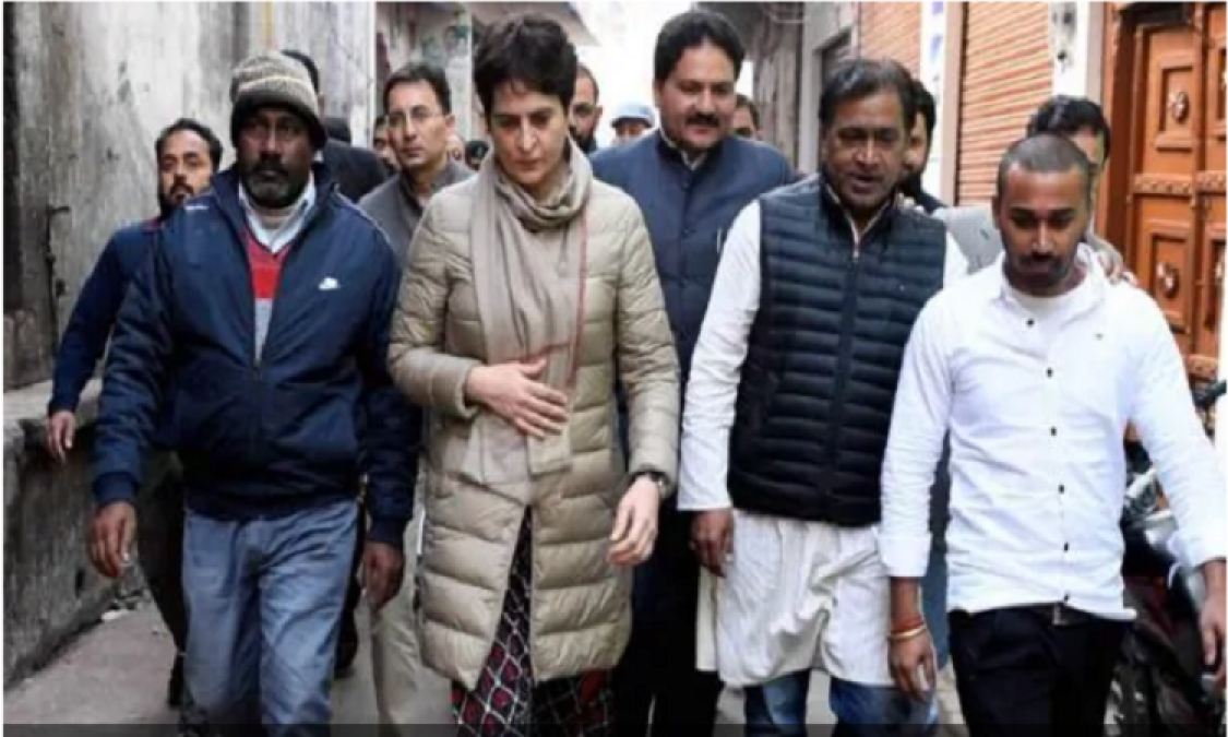 Uproar over Priyanka Gandhi's manhandling, women officers says, 'Congress general secretary had gone out on the other side'