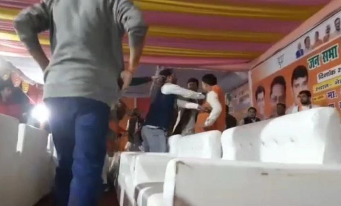 BJPmen clashed with each other during Jan Vishwas rally, fiercely fought