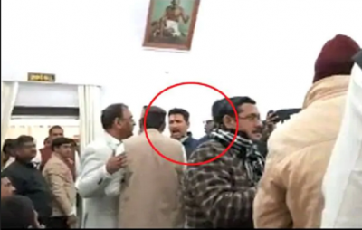 VIDEO: Kamal Nath Minister Jeetu Patwari kicks out worker during press conference