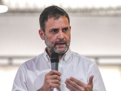 Rahul Gandhi attacks on government over fortification in Delhi