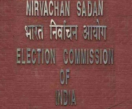 चुनाव आयोग ने सुप्रीम कोर्ट को पेश की चुनावी बांड की सीलबंद रिपोर्ट