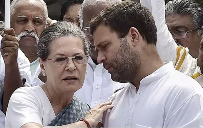 Sonia Gandhi's health suddenly deteriorated in Parliament
