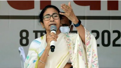 'PM Modi becomes a saint as soon as elections come..', Mamata Banerjee's scathing attack