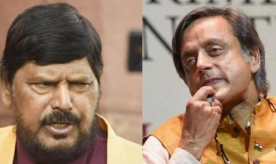 Shashi Tharoor was taught English by Union Minister Athawale, told what is the spelling of Budget