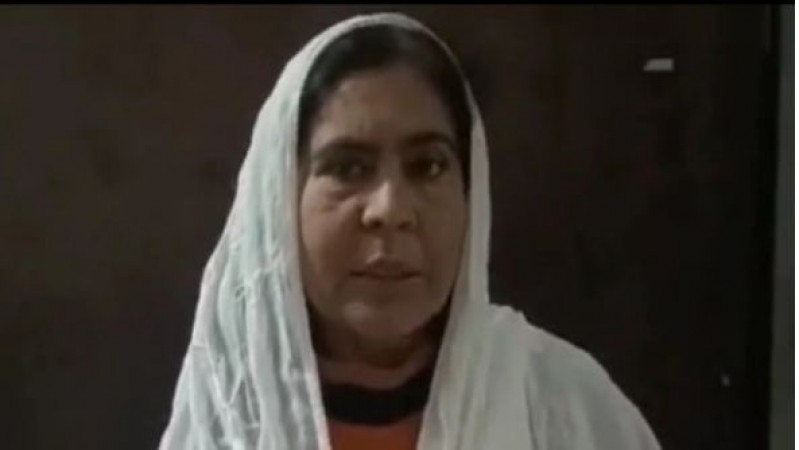 SP woman leader's controversial statement on hijab controversy