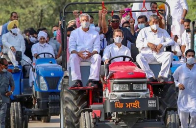 नए अंदाज़ में नज़र आए राहुल गांधी, पगड़ी बांधकर चलाने लगे ट्रेक्टर, देखें Video