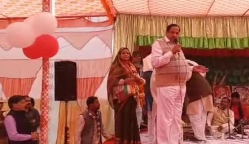 Congress leader Naseemuddin Siddiqui arrived at the Ram-Janki festival, Ganesh Vandana in front of the people